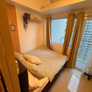 Deluxe Condo, 1 Bedroom, Balcony, Pool View | Blackout drapes, iron/ironing board, free WiFi, wheelchair access