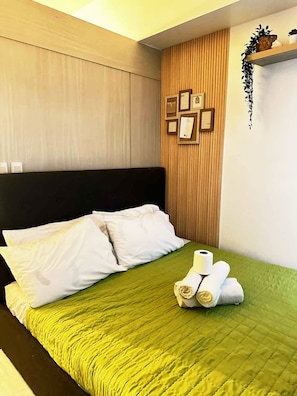 Cortinas blackout, tabla de planchar con plancha y wifi gratis