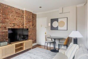 Télévision, chaîne hi-fi