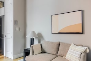 Télévision, chaîne hi-fi