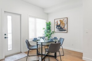 Dining - Luxury 3BR Home w/ King Bed (Edmonton)