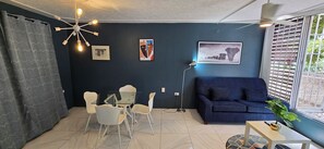 Dining - The Central Comfort in Kingston (Kingston)