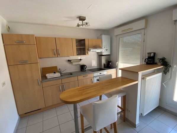 Microwave, dishwasher