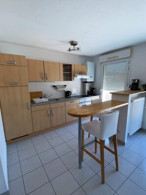 Microwave, dishwasher