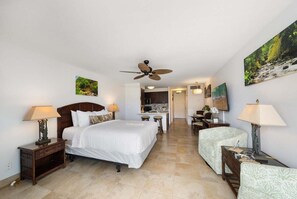 Tabla de planchar con plancha, wifi gratis y ropa de cama