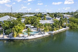 Exterior - The Great Escape: 3BR Waterfront Retreat, Heated Pool, Stunning Sunsets & Just Minutes to Key West (Key West)