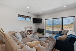 TV connectée, cheminée, jeux vidéo, table de tennis de table