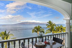 Outdoor dining - SUMMER SALE! Beachfront Remodeled Studio Stunning Views - Lahana Shores 607 (Lahaina)