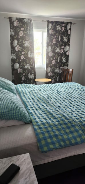 Internet, bed sheets