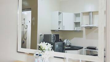 Condo, 1 Bedroom | Private kitchen