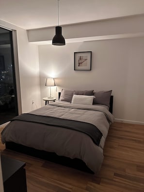 WiFi, bed sheets