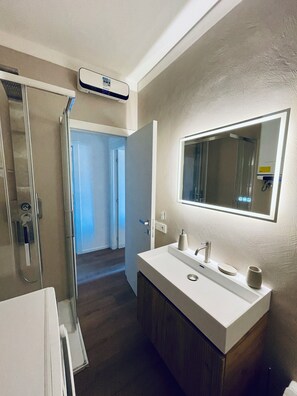 Shower, hair dryer, bidet, towels - Apartment Nestled in pine forest, Beach within walking or biking distance (Principina a Mare)