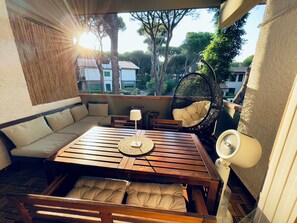 Outdoor dining - Apartment Nestled in pine forest, Beach within walking or biking distance (Principina a Mare)