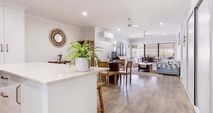 Judez Place - Central, modern Townhouse