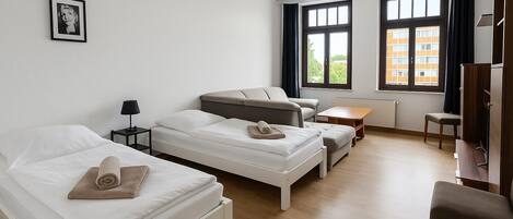 2 bedrooms, iron/ironing board, internet, bed sheets