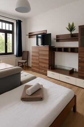 2 bedrooms, iron/ironing board, internet, bed sheets - Spacious apartment with 2 parking spaces / Wifi / quiet & central (Chemnitz)