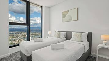 2 عدّة غرف نوم ومكواة/لوح كي وواي فاي وملاءات أسرّة