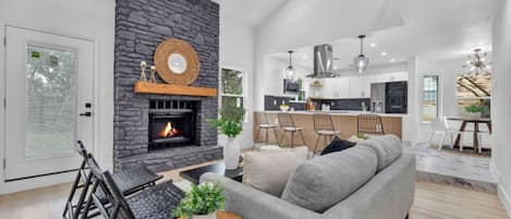 Smart TV, fireplace