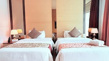 Minibar, in-room safe, desk, laptop workspace