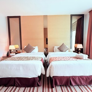 Minibar, safe på rommet, skrivebord og skrivebord for bærbar PC