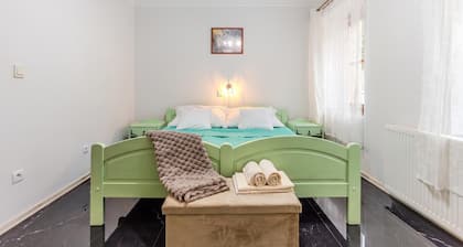 Nora Guest House 2BR & Garden