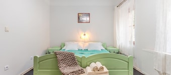 Nora Guest House 2BR & Garden