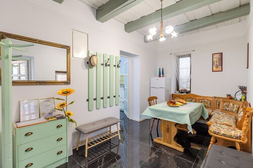 Nora Guest House 2BR & Garden