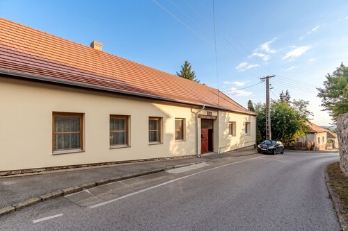 Nora Guest House 2BR & Garden