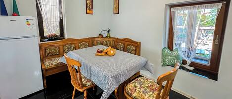 Family House, Multiple Bedrooms (Nora Guest House) | Dining