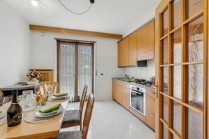 Fridge, oven, stovetop, coffee/tea maker - The Olive Tree Garden With Mountain View (Arco)