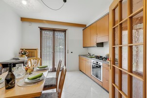 Appartamento Standard, 2 camere da letto, balcone (The Olive Tree Garden With Mountain) | Cucina privata