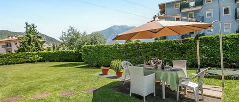 Departamento estándar, 2 habitaciones, balcón (The Olive Tree Garden With Mountain) | Restaurante al aire libre
