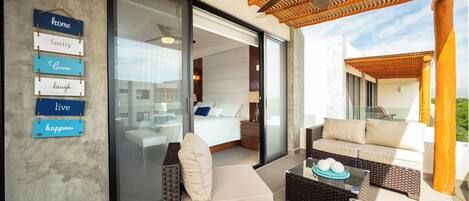 Iron/ironing board, Internet, bed sheets