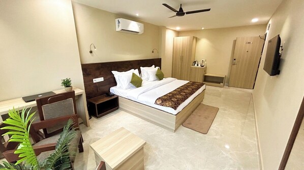 Soundproofing, free WiFi - Iris Suites Kalkaji (New Delhi)