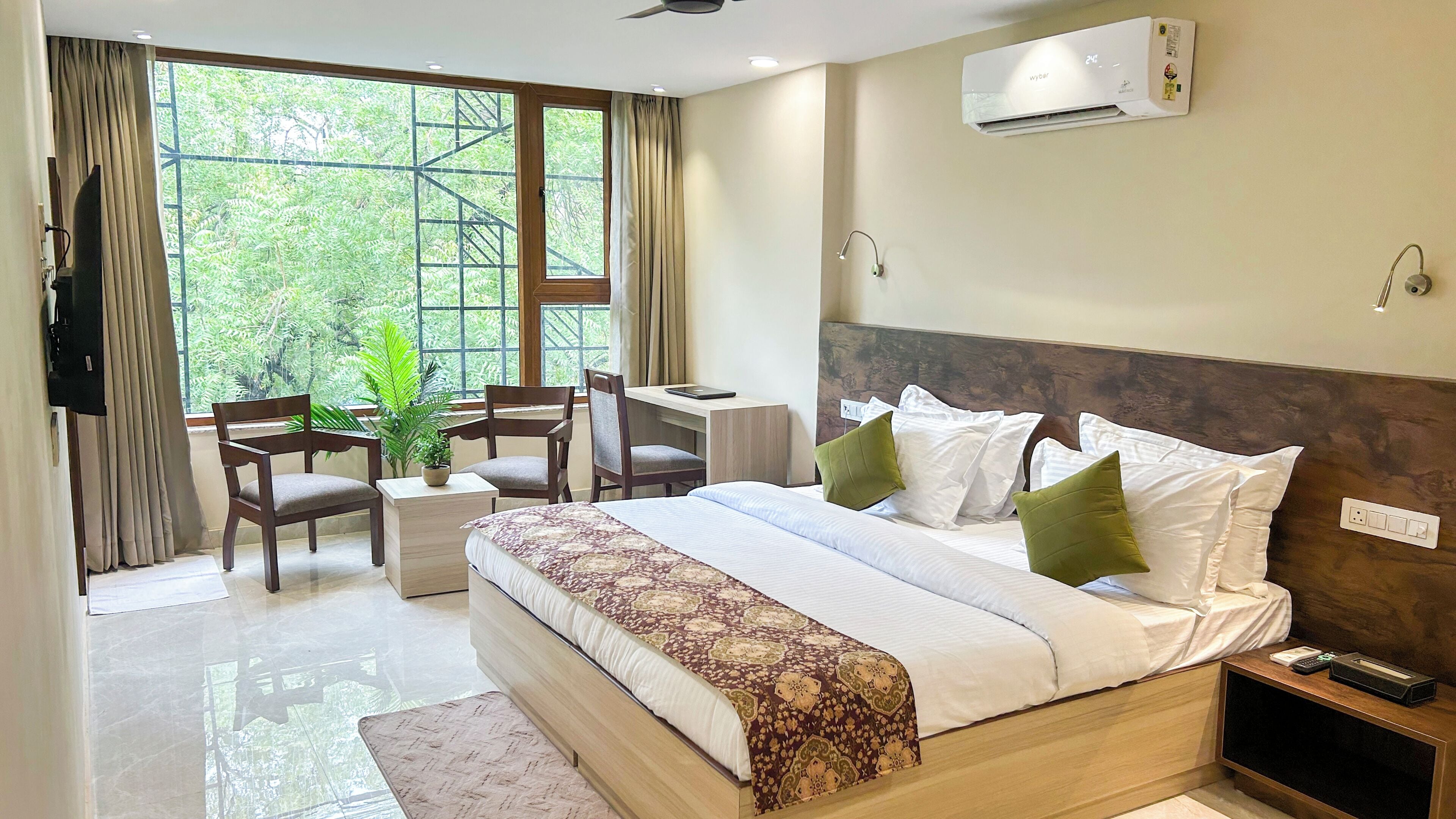 Business Room | Soundproofing, free WiFi