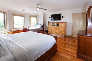 5 habitaciones, tabla de planchar con plancha, wifi y ropa de cama 