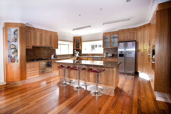 電子レンジ、オーブン、コンロ、食器洗い機