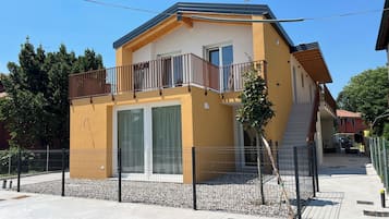Esterni