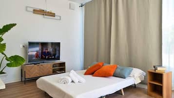 2 bedrooms, iron/ironing board, bed sheets, wheelchair access