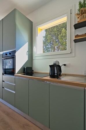 Fridge, stovetop, dishwasher, toaster - Appartamento magnolia (San Stino di Livenza)