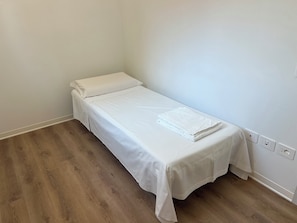 Iron/ironing board, bed sheets, wheelchair access