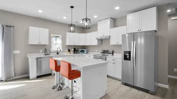 Micro-ondes, four, plaque de cuisson, lave-vaisselle