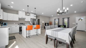 Micro-ondes, four, plaque de cuisson, lave-vaisselle