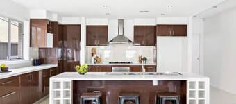 Perfect for Families! 6BR Home with Big Living Areas ,Outdoor Space &4 Bathrooms
