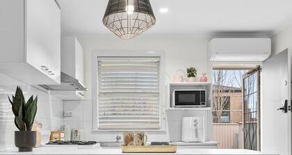 Green Nook by the River & Geelong CBD