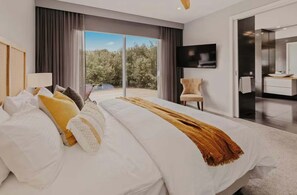 5 bedrooms, iron/ironing board, WiFi, bed sheets