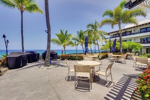 Outdoor dining - 50 Feet to Ocean: Kona Deluxe Ground-Floor Unit! (Kailua-Kona)