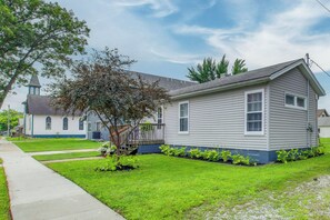 Exterior - Home Near Kinnick, UI Health & Amish Country (Kalona)
