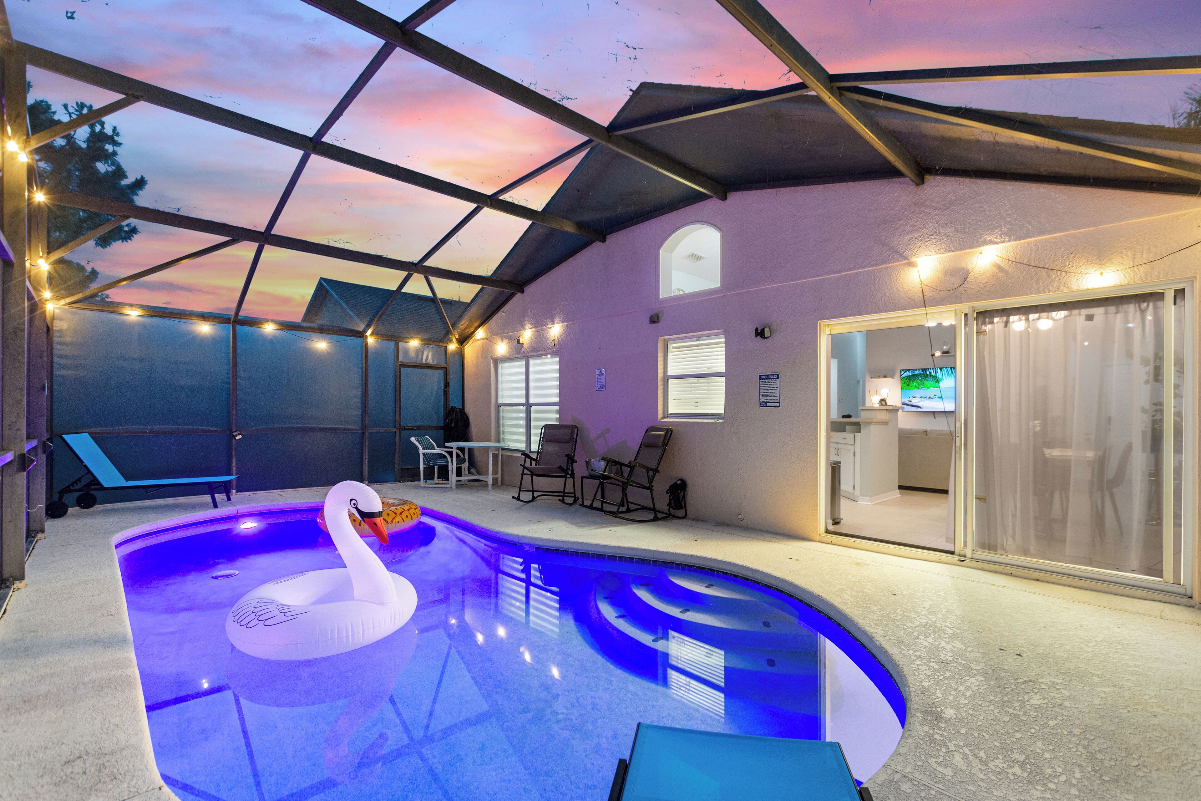 Utendørsbasseng og et oppvarmet basseng