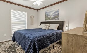 4 habitaciones, tabla de planchar con plancha, wifi y ropa de cama